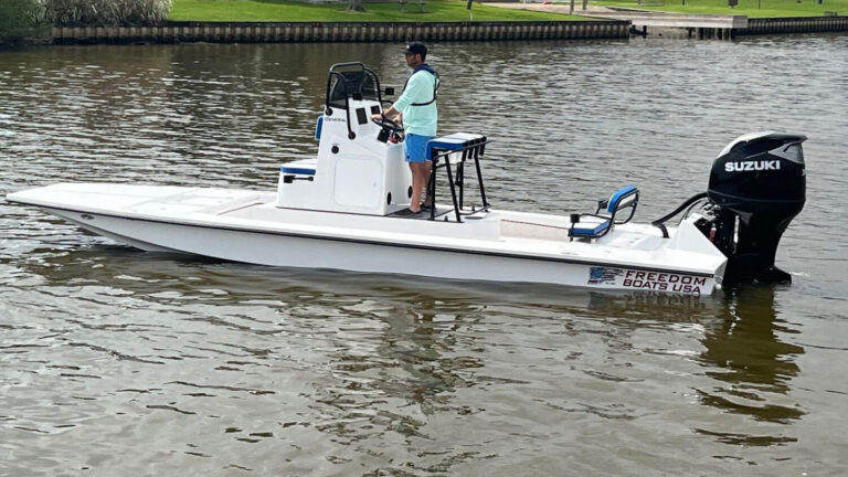 Freedom Boats USA, General 26 with DF350ATX engine.