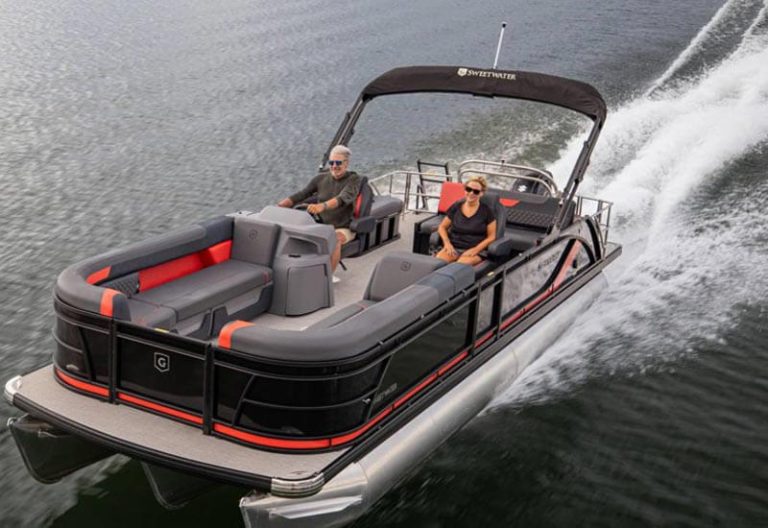 Godfrey pontoon running fast 768x528